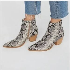 Coconuts by Matisse Snakeskin Pointed Toe Boots | Size 6 | Black/Cream/Multi